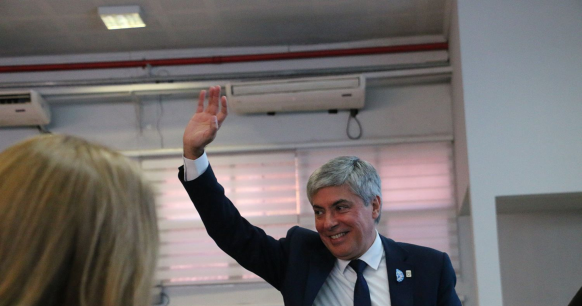 Quién es Omar Larroza, el médico oftalmólogo reelecto al frente de la Unne