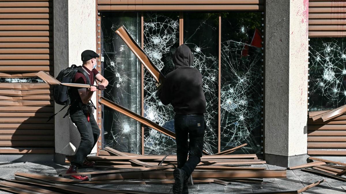 Fuertes disturbios en una protesta en Ginebra contra la cumbre del G7 en Francia