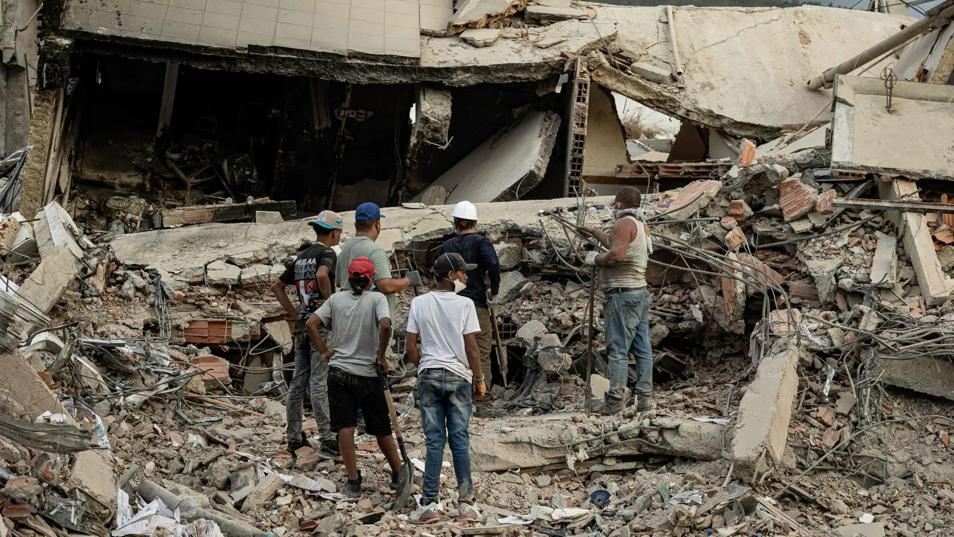 El Gobierno eleva a 9 los españoles fallecidos en Venezuela, 131 siguen desaparecidos y 14 están atrapados bajo los escombros