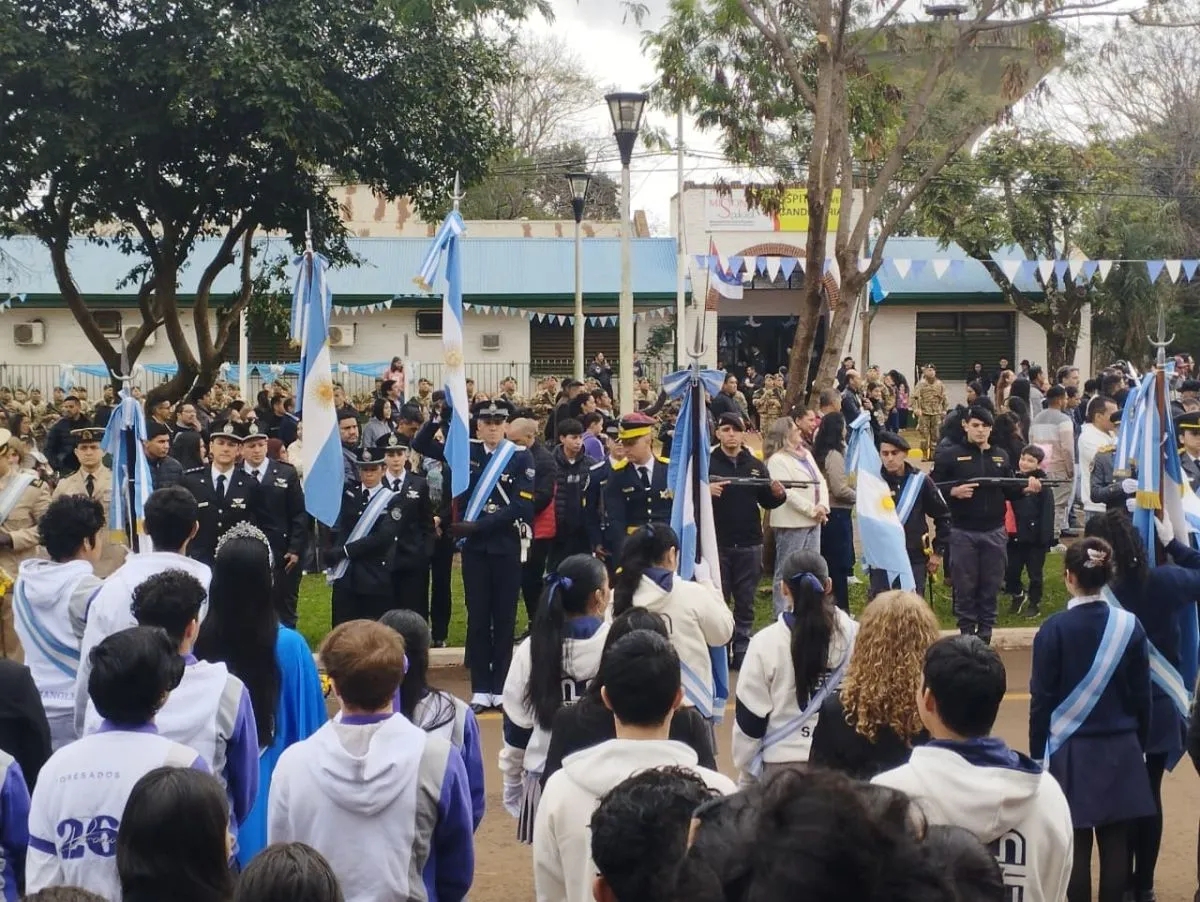 Con una multitudinaria participación, Candelaria fue sede del acto central por el Día de la Bandera
