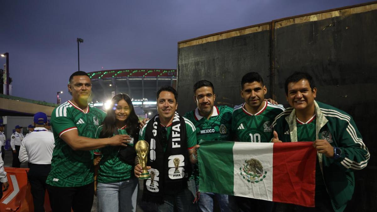 Aficionados empiezan a llegar para Mundial en CDMX, todos madrugan