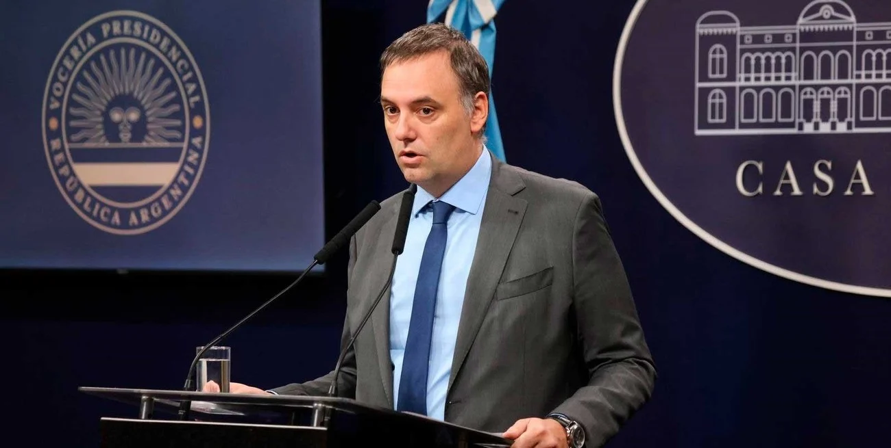La suerte de Adorni, crónica de una salida anunciada que busca oxigenar la gestión de Milei