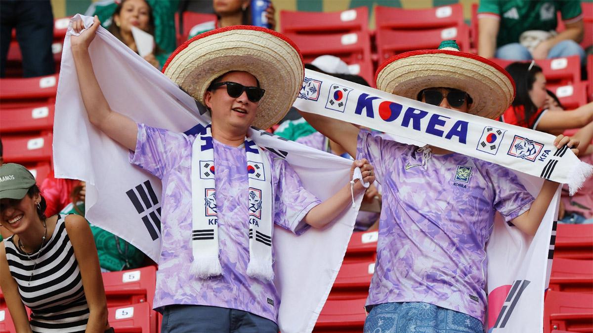 Aficionados coreanos son la sensación del Mundial en México