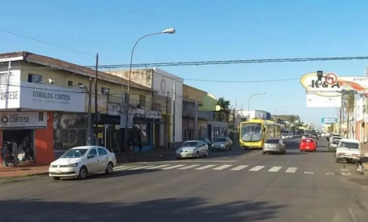 Recuerdan que está prohibido girar a la izquierda en toda la avenida Uruguay y alertan sobre las infracciones más frecuentes
