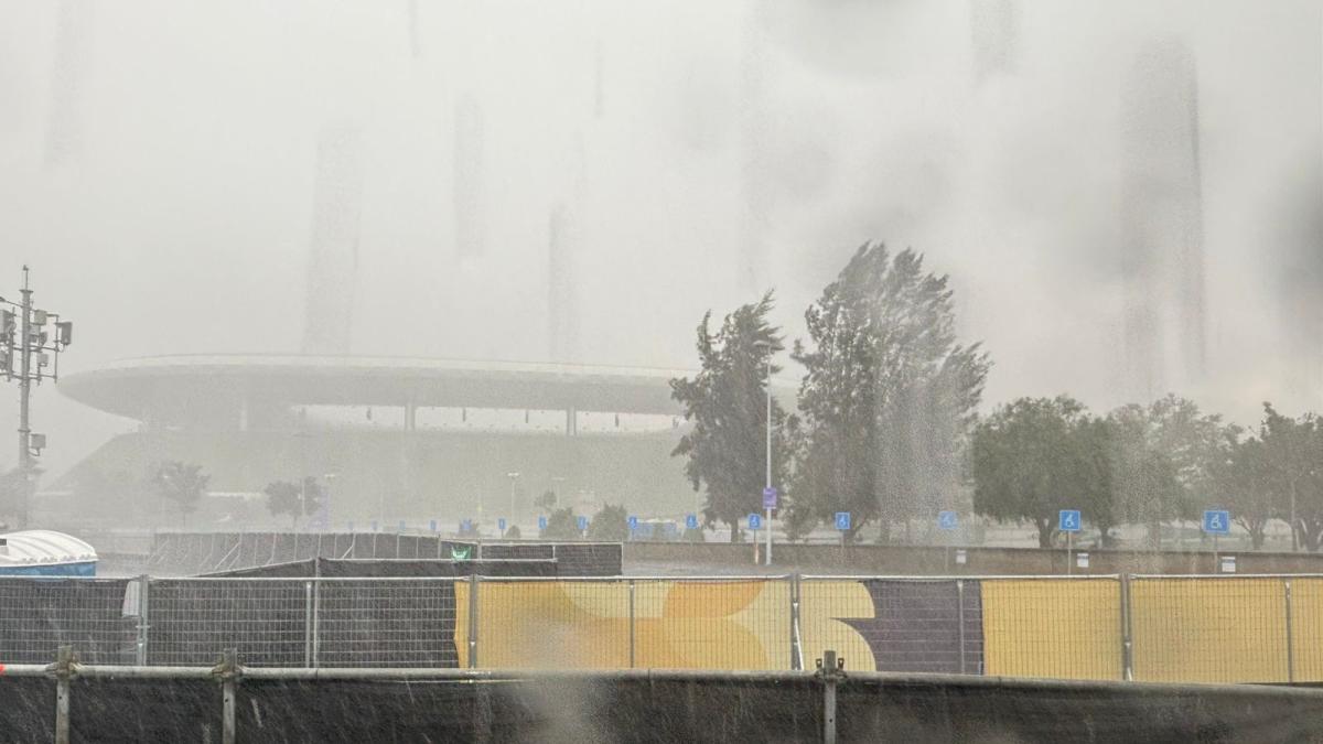 Fuertes lluvias golpean al Estadio Guadalajara; la cancha, sin daños