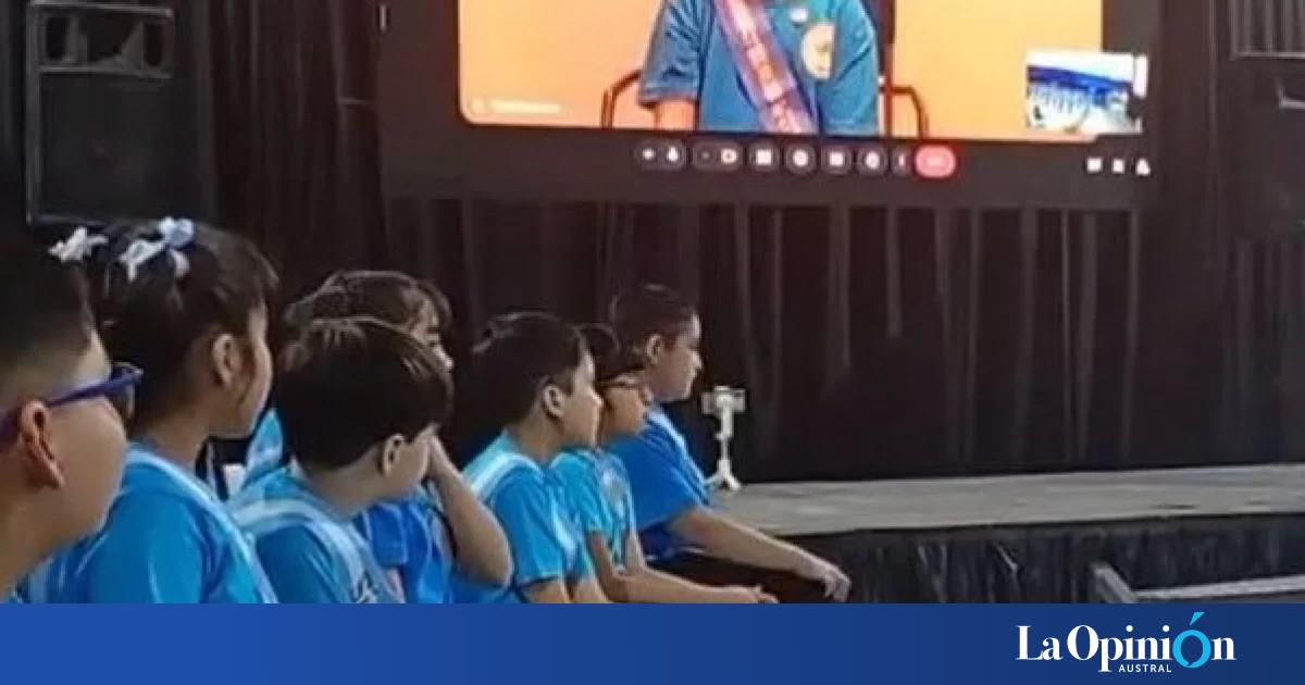 Felipe, el niño que sobrevivió al cáncer con la fuerza del "Dibu", hizo la Promesa a la Bandera a distancia