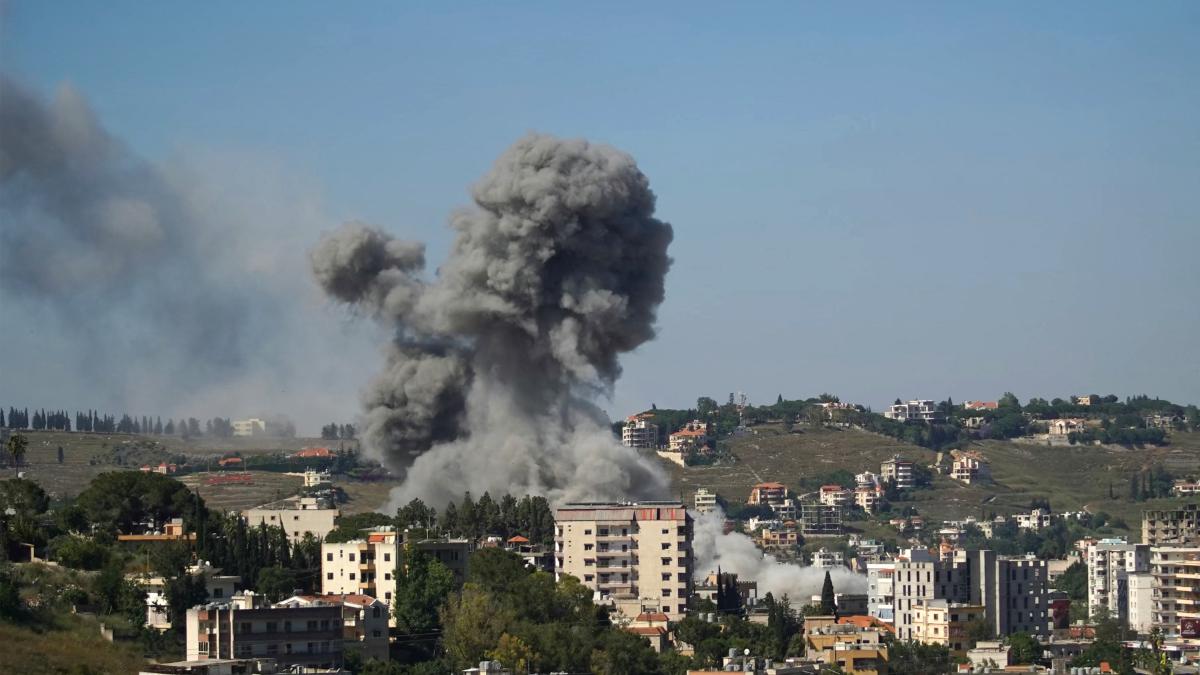 Israel lanza nuevos bombardeos en Líbano pese al alto el fuego; van más de 4 mil muertos