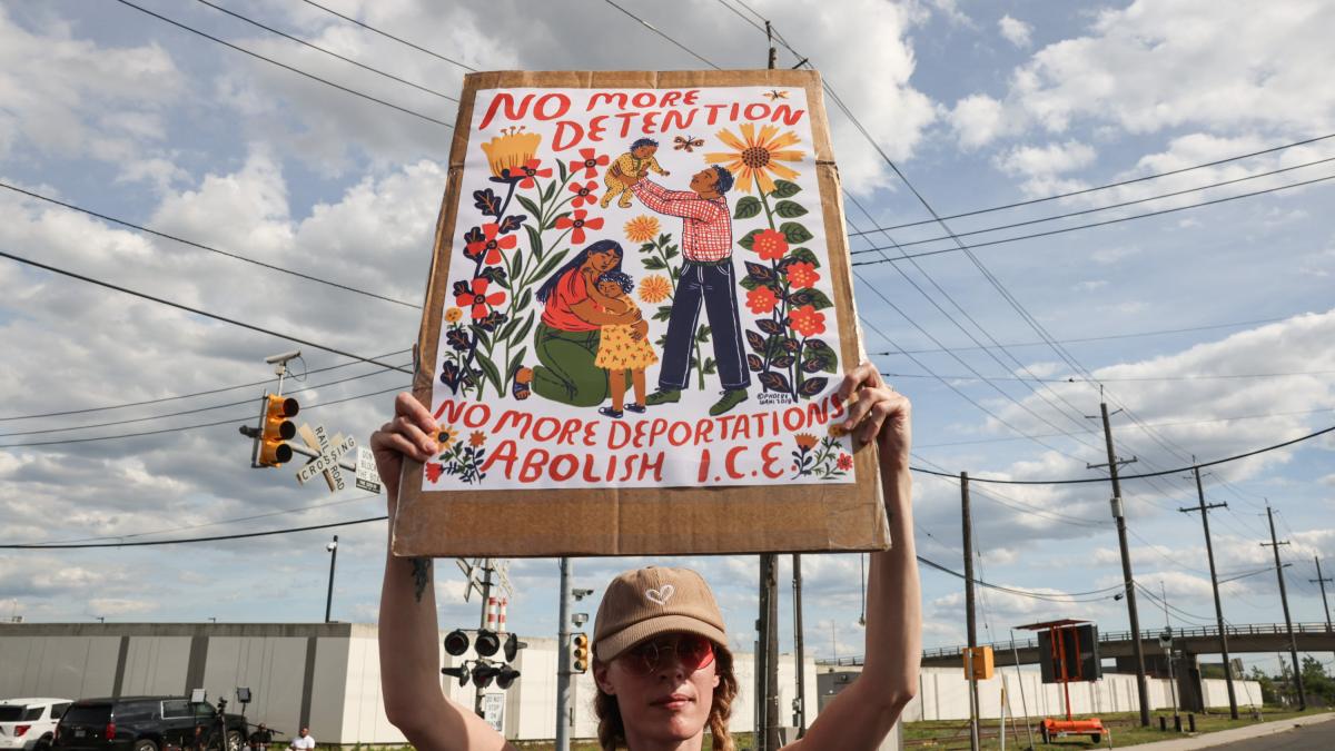 Estados Unidos solicita a financieras denunciar a migrantes indocumentados