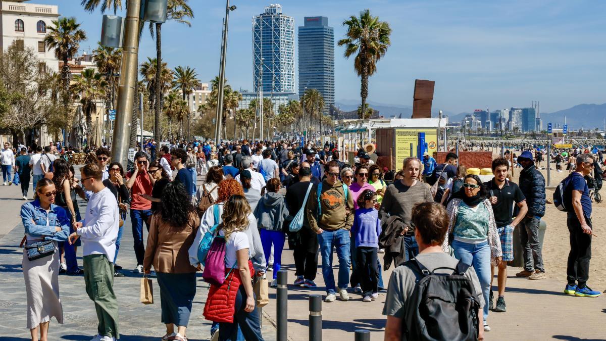 Catalunya, la comunidad más visitada en abril con uno de cada cinco turistas