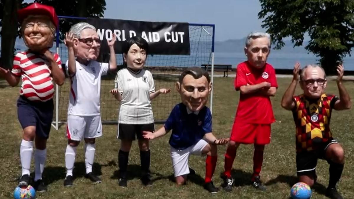 Penaltis contra los recortes: así protesta Oxfam frente a la cumbre del G7