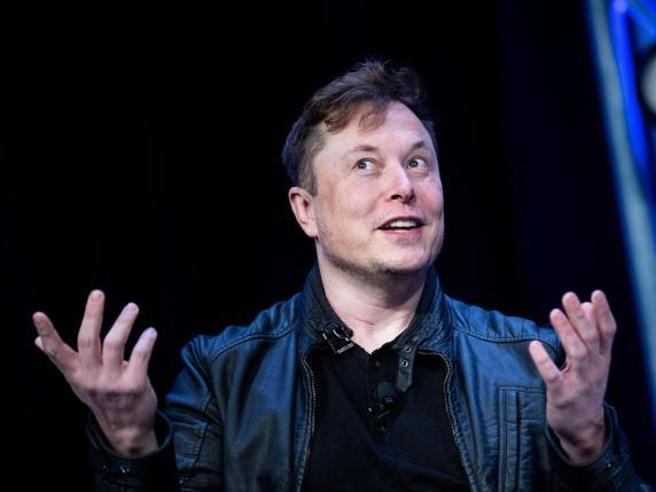 Tesla, il giallo del Supercharger: Musk licenzia l'intero team, poi annuncia investimento da mezzo miliardo