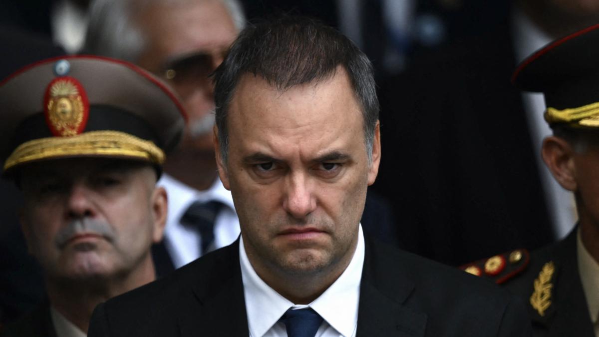 Manuel Adorni deja el gobierno de Milei en medio de escándalo por declaración patrimonial