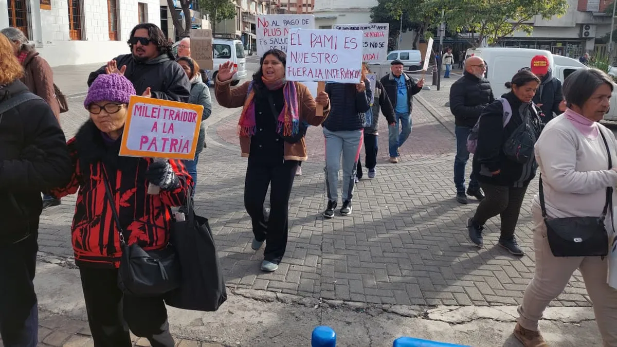 Jubilados volvieron a marchar y exigieron mejoras en haberes y prestaciones