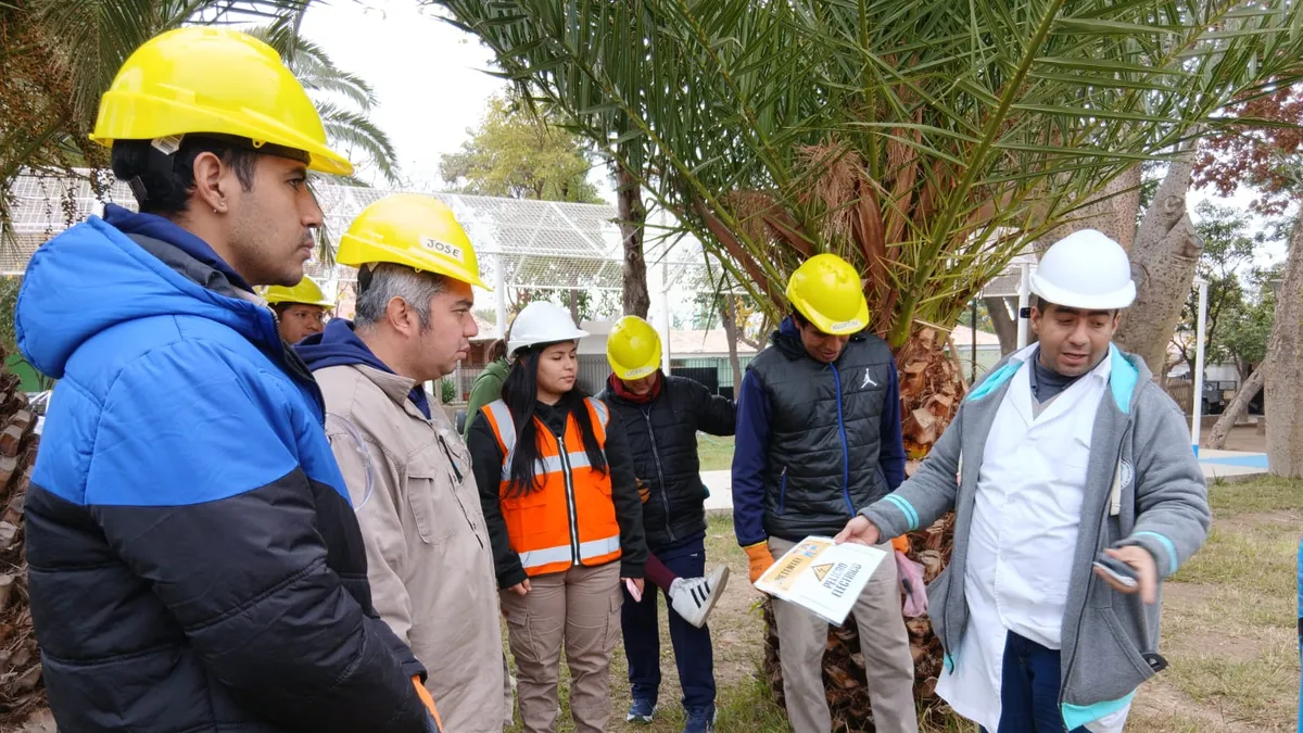 Alumnos de una escuela especial realizaron un relevamiento para prevenir riesgos eléctricos en plazas de Andalgalá