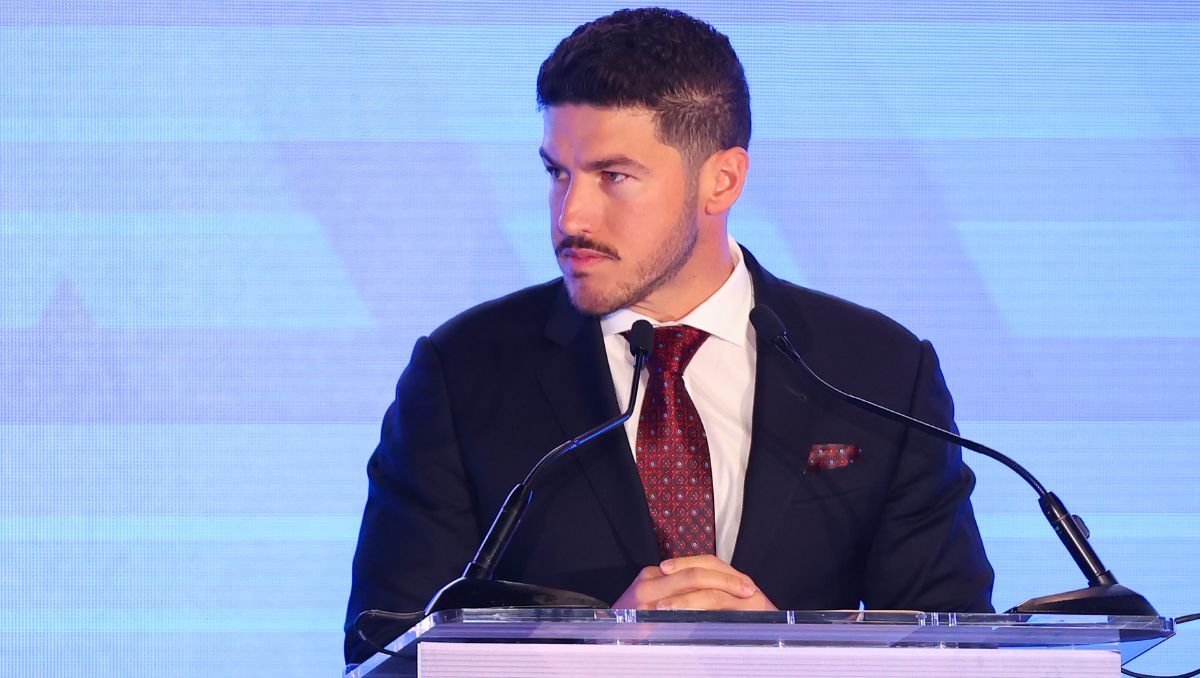 Remite Samuel García a Congreso de NL defensa por juicio político