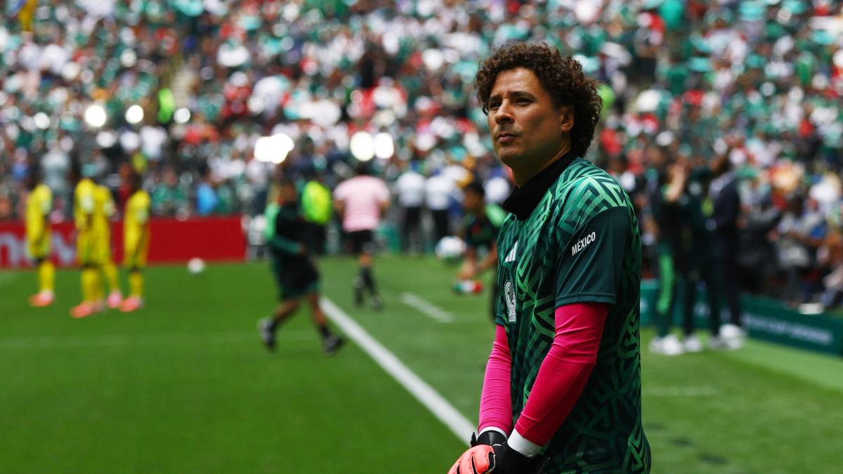 ¿Injusticia de FIFA? El duro golpe que borra a Memo Ochoa del selecto grupo de Messi y Cristiano