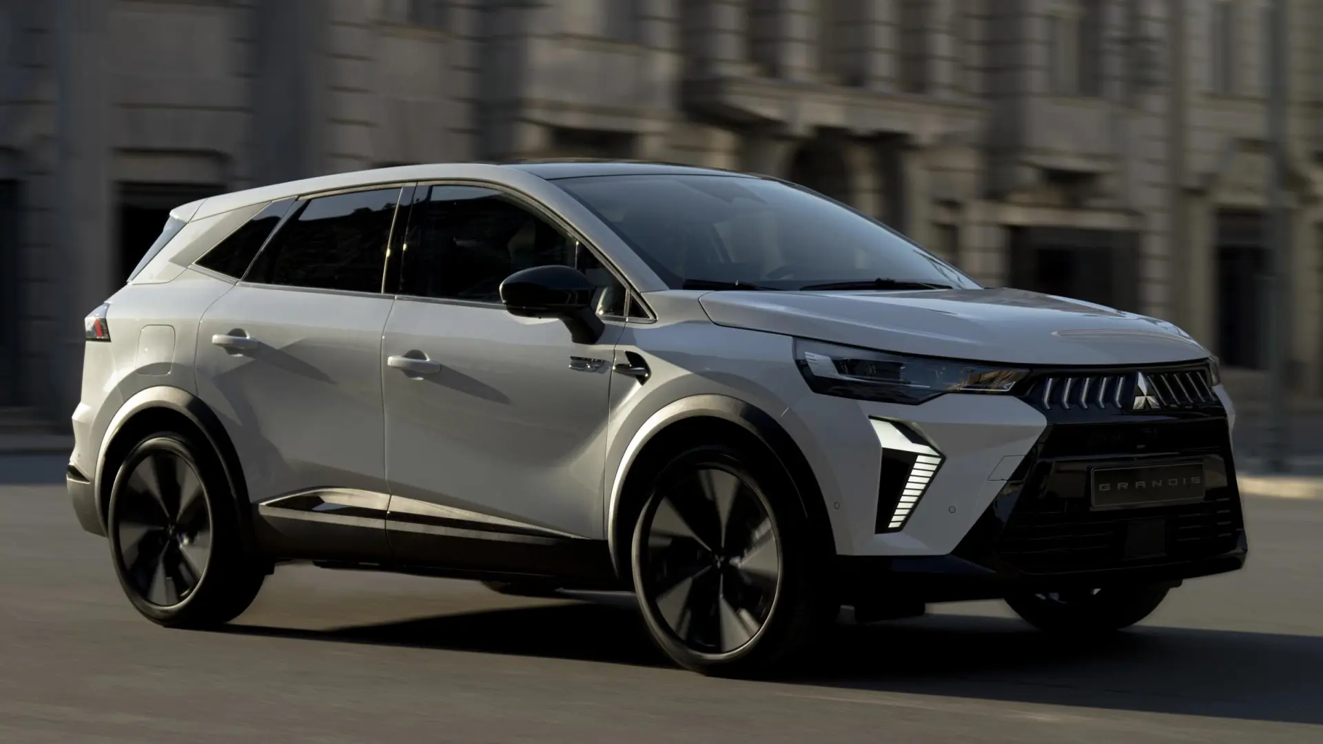 Probamos el Mitsubishi Grandis híbrido 160 CV: eficiencia real, espacio para todo y 5 l/100 km