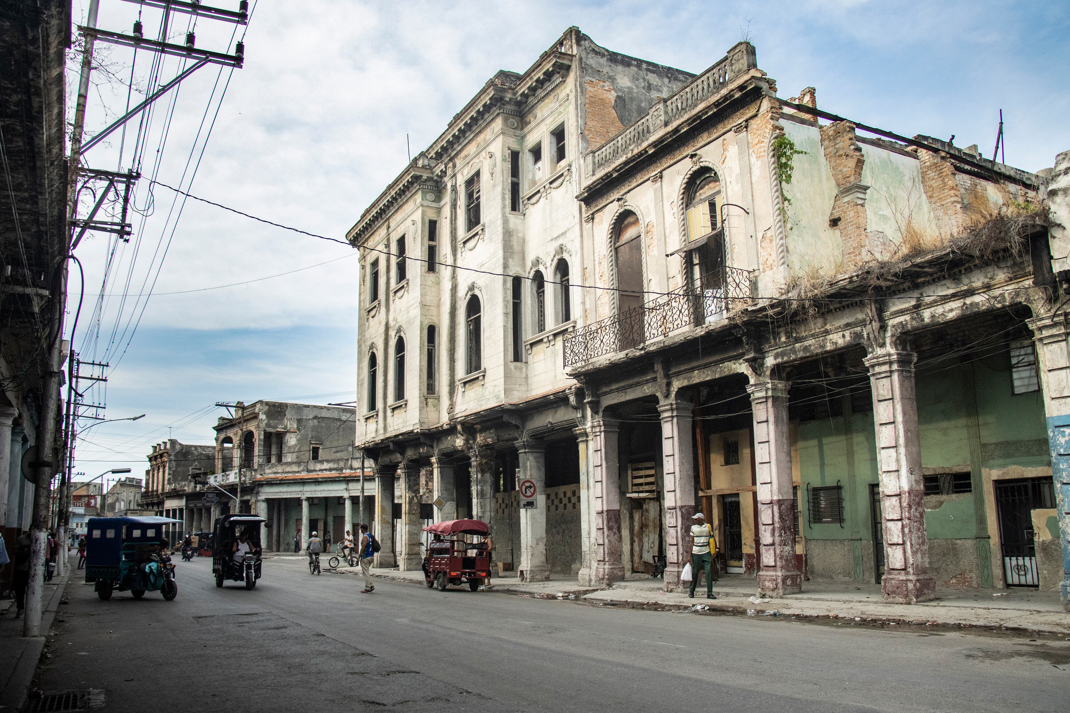 Cuba se abre al capitalismo y aprueba su mayor reforma en décadas: banca privada, mercado de cambios y fin de los subsidios