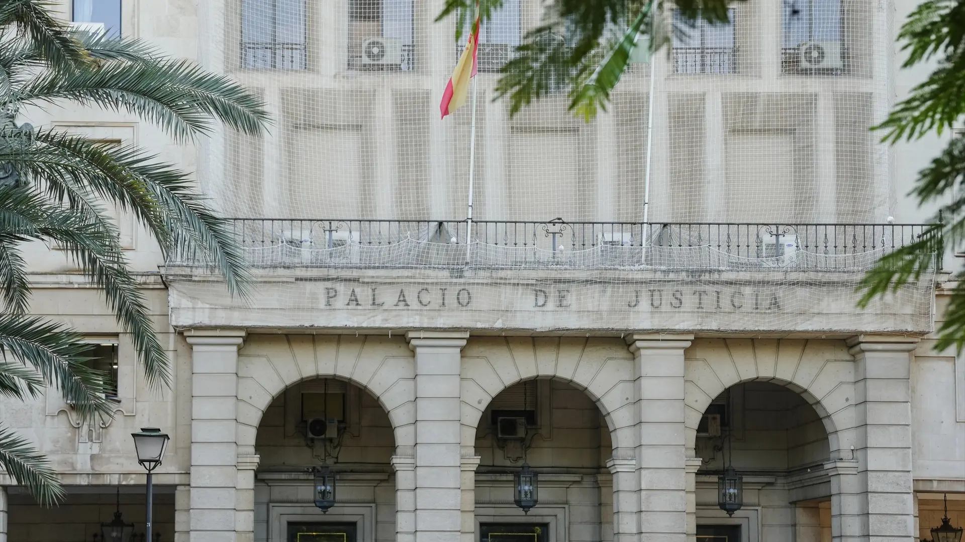 Juzgan a un hombre acusado de maltratar y retener en su domicilio a su expareja en Sevilla