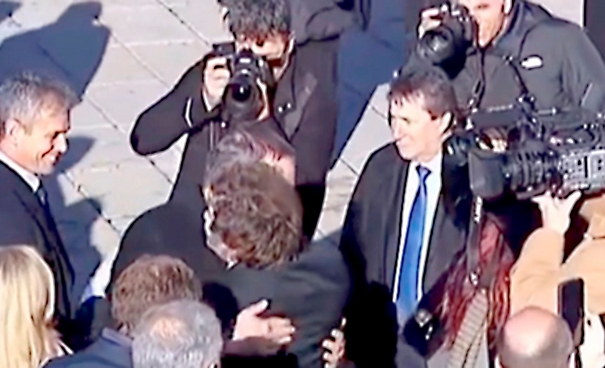 Milei abrazó a Adorni y Villarruel le dio la espalda | La Arena - Noticias de La Pampa y el país