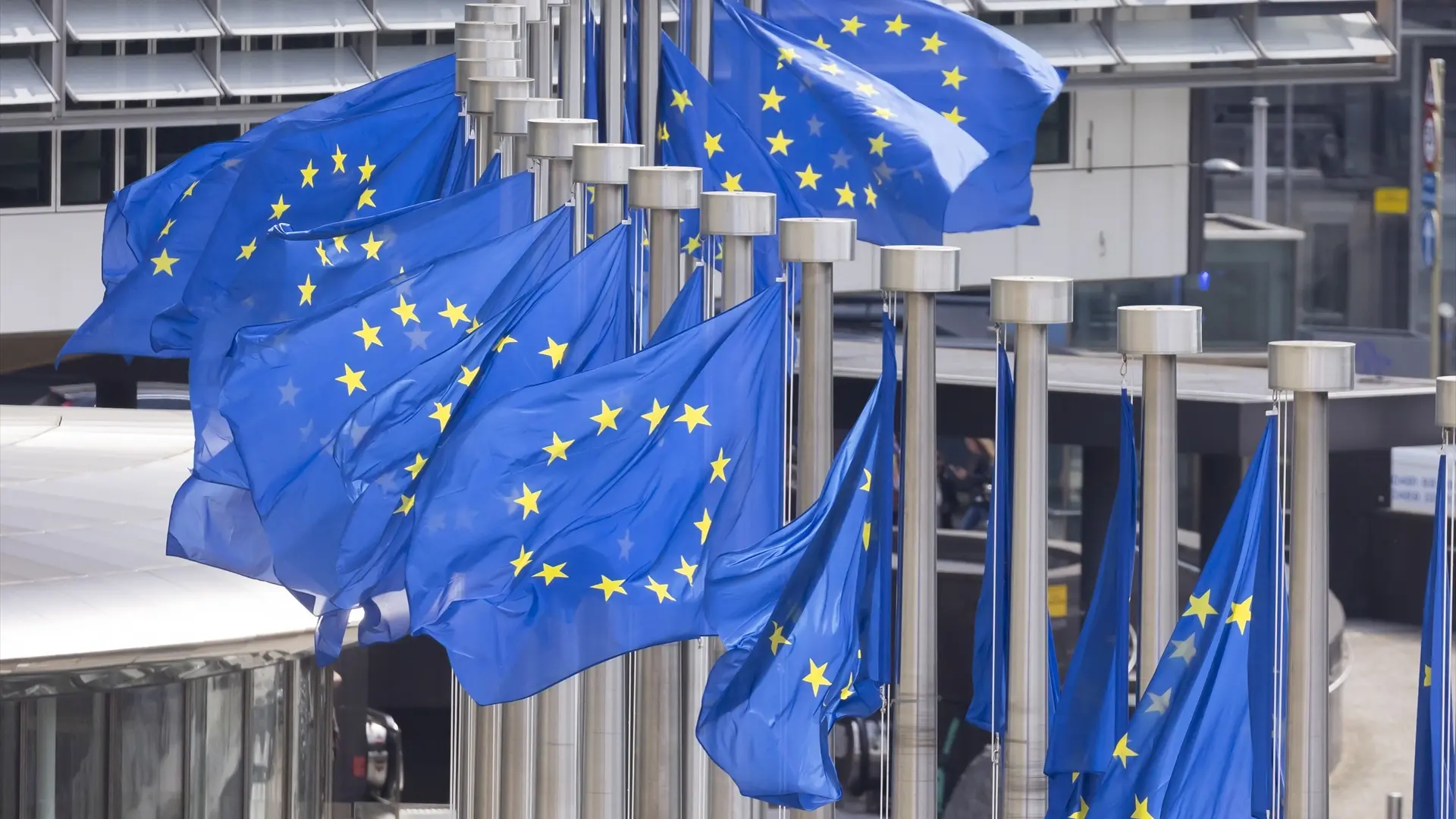Bruselas promete ayudas récord para las tecnológicas europeas, la 'expulsión' de Amazon o Google y centros de datos propios