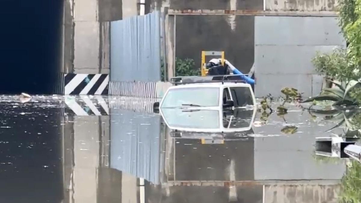 Lluvia desborda otra vez el Circuito Exterior Mexiquense