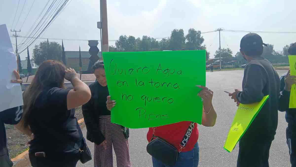 Bloquean acceso a la México-Pachuca en Tecámac por falta de agua