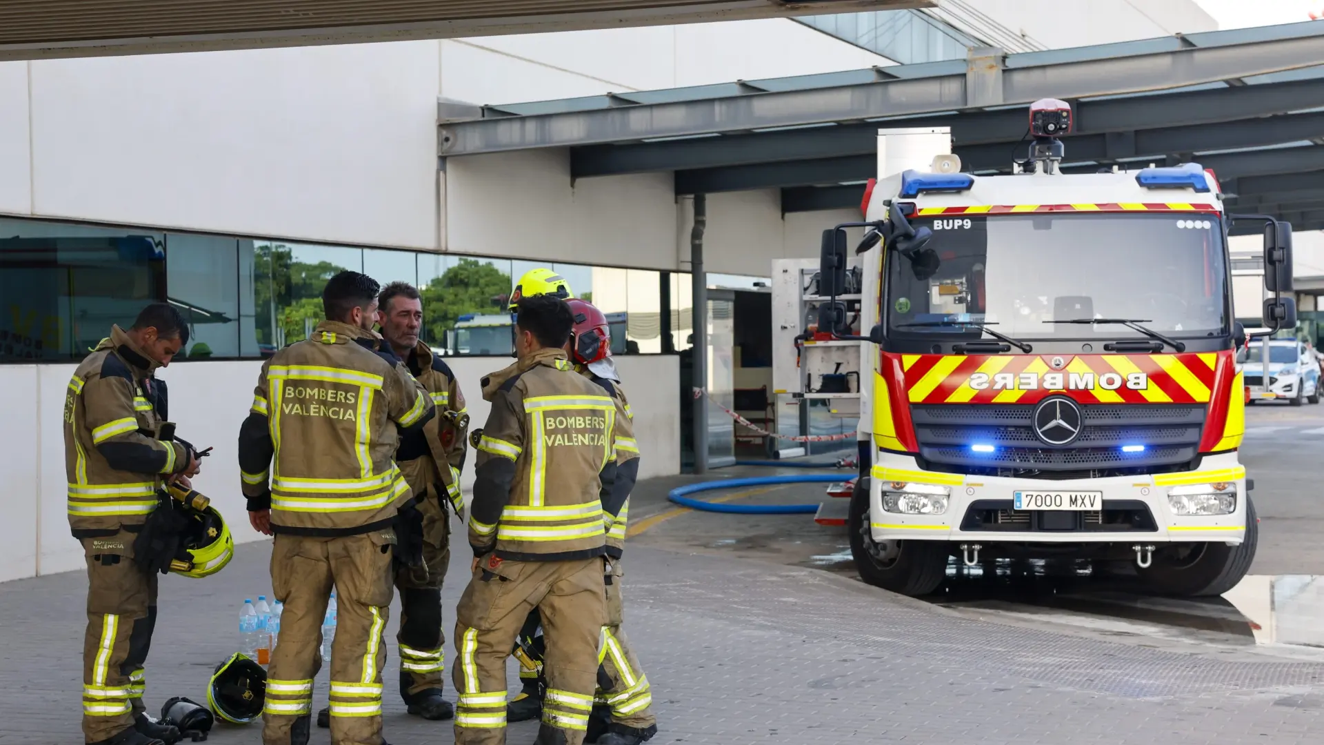 Cuatro heridos, entre ellos un bebé de 11 meses, en un incendio en Valencia