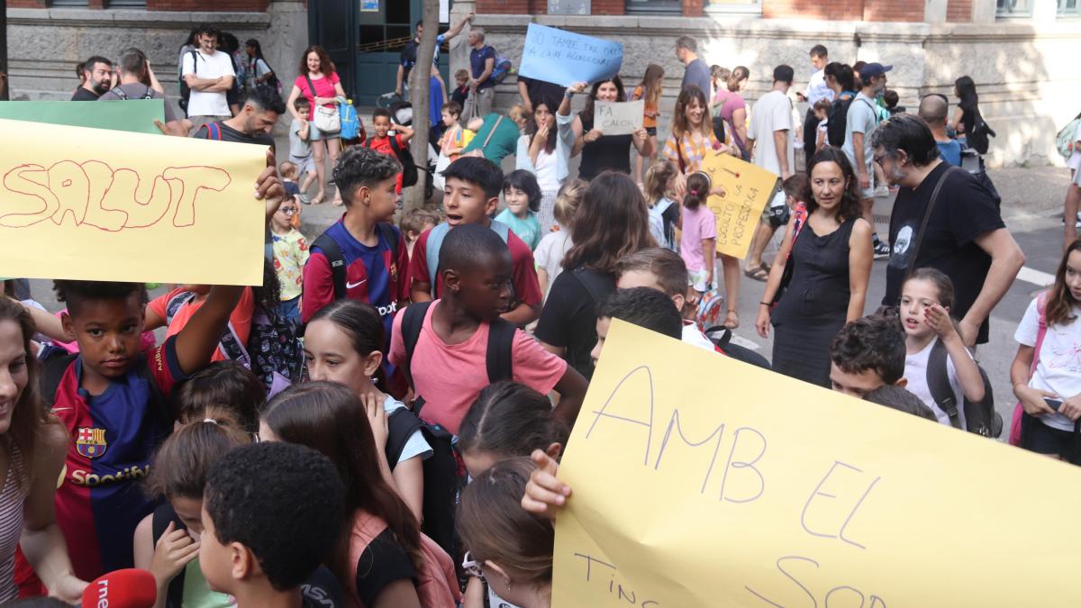 Los pediatras recomiendan suspender las clases si hay exceso de calor en las aulas