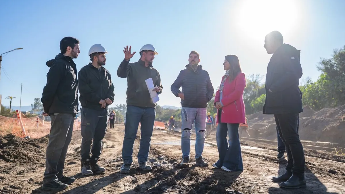 Zenteno supervisó el avance de las obras de cordón cuneta y veredas en el barrio 140 Viviendas