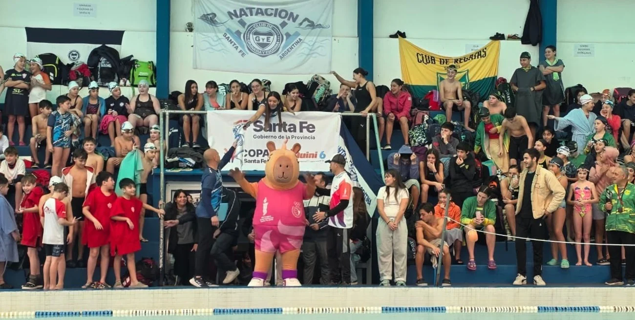 Malena Santillán "voló" en la Copa Santa Fe de natación
