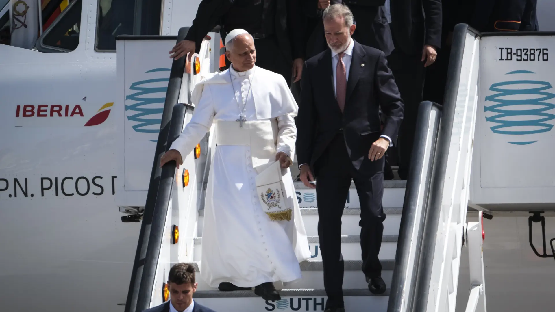 Felipe VI se dio cuenta de que algo iba mal: así fue el momento de desconcierto por la avería del avión del Papa que no despegó