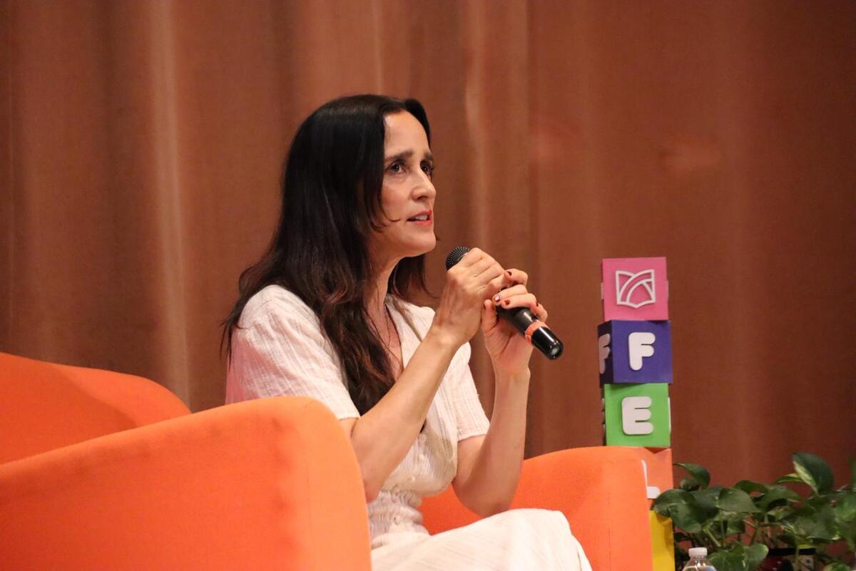 Feria del Libro de la Frontera cerró con minishow de Julieta Venegas