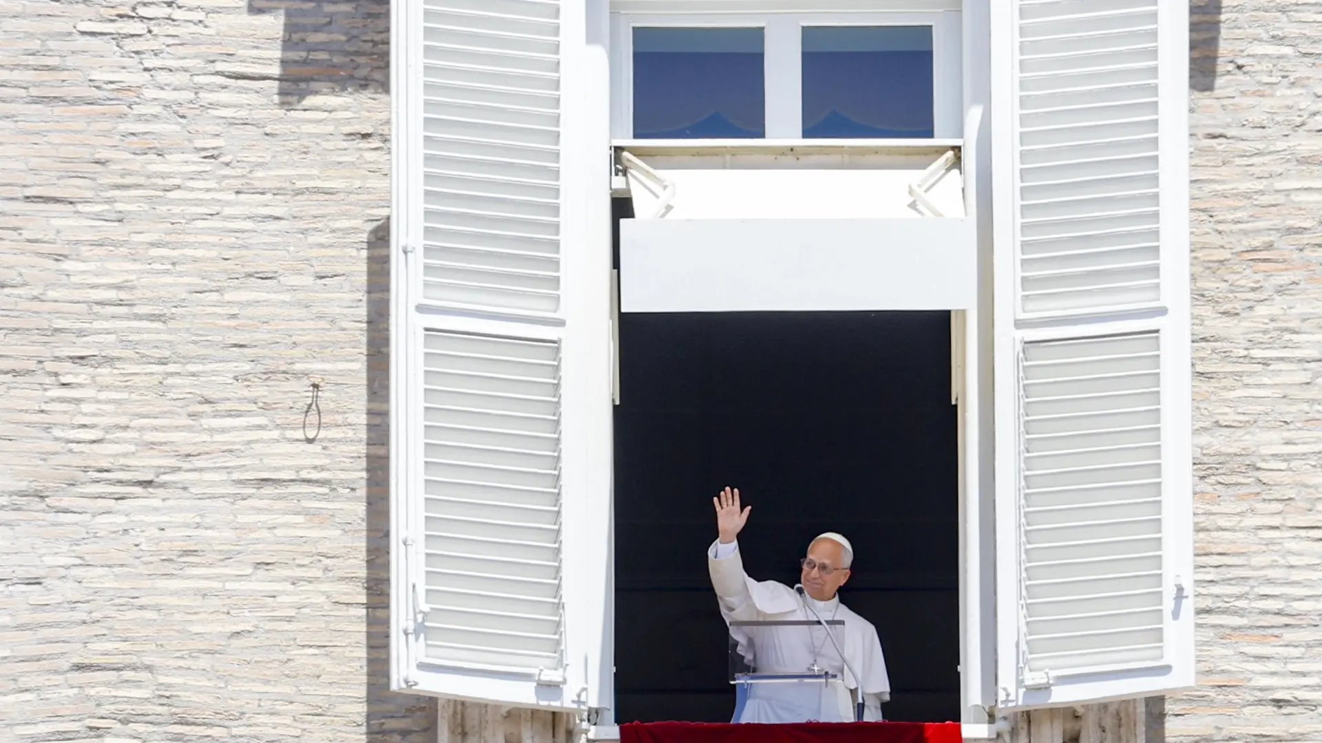 El Papa agradece a España su acogida "con gran entusiasmo y devoción" durante su viaje y en especial al rey Felipe VI