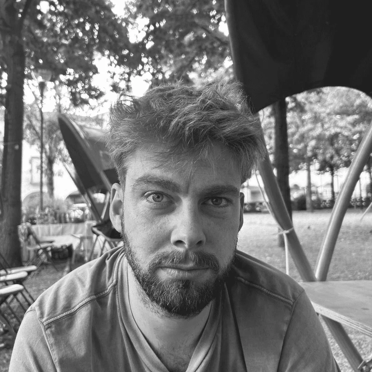 Pol Estrada, un escriptor en forma i a punt al seu debut 'Els arbres no s'ho mereixen'