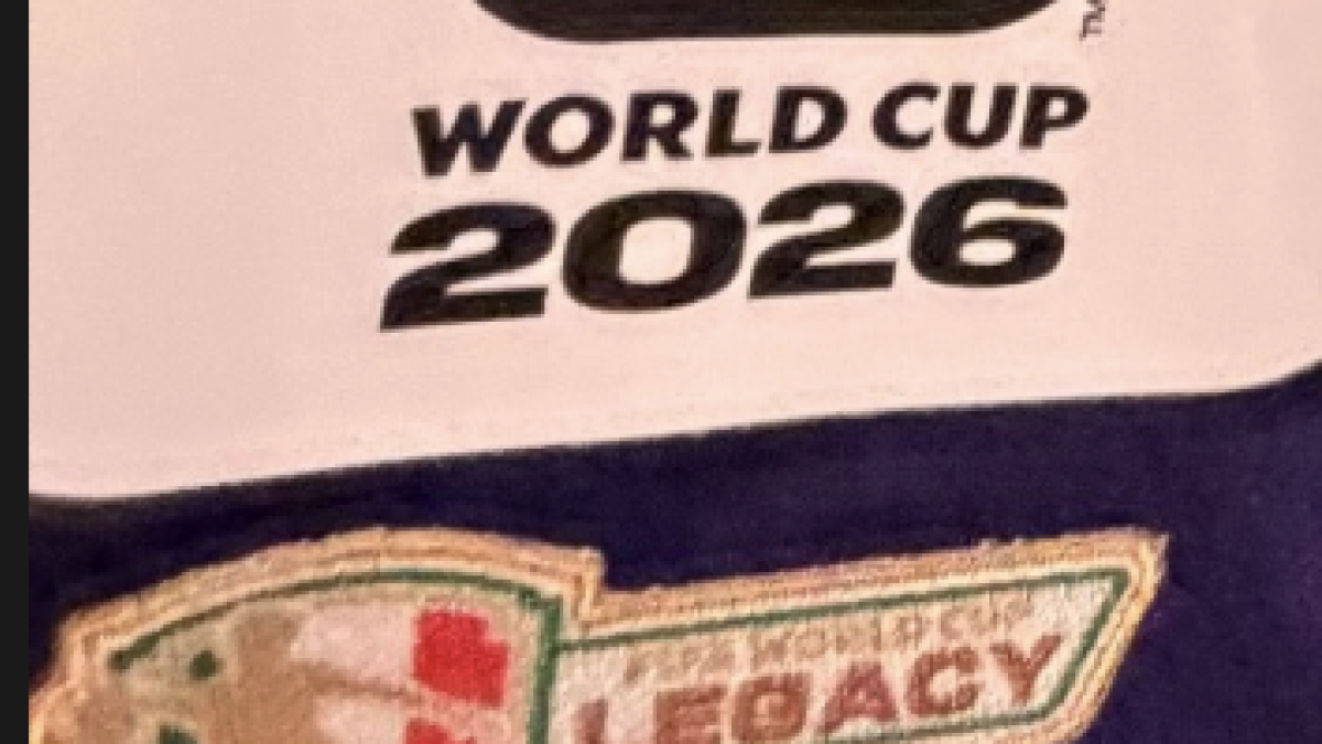 Guillermo Ochoa presume el histórico parche Legacy de la FIFA por seis convocatorias