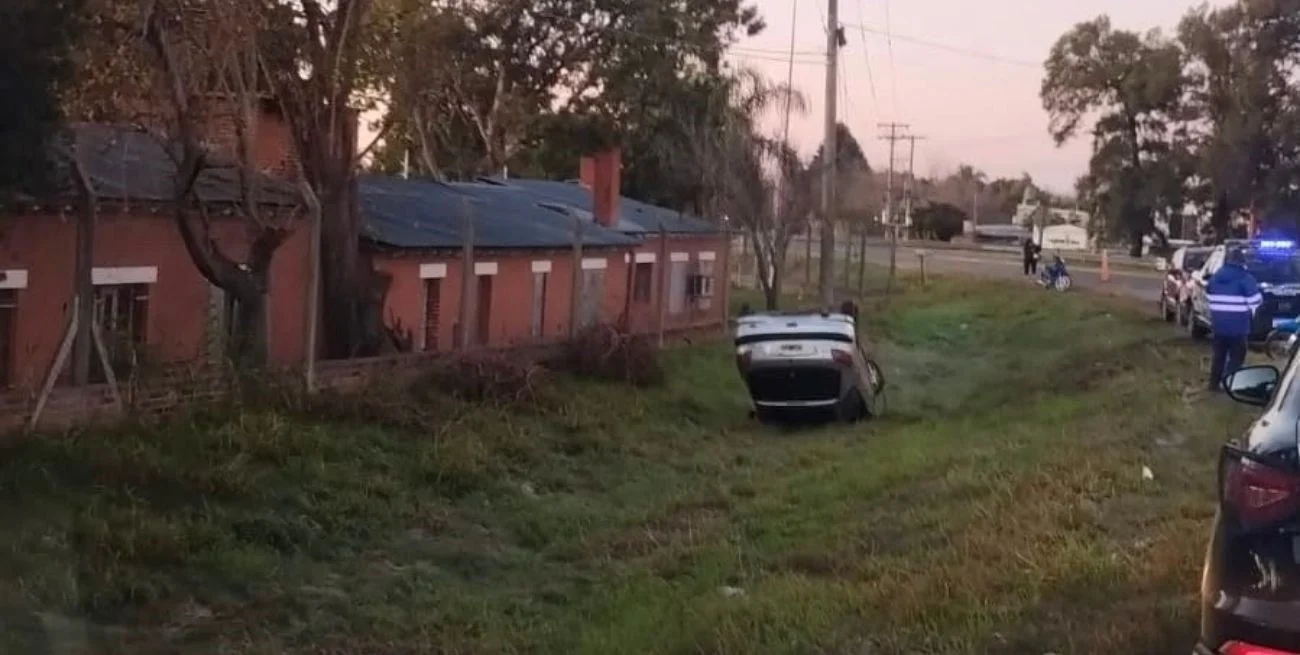 Volcó un automóvil en el acceso de la Ruta 168 a la Ruta Provincial 1