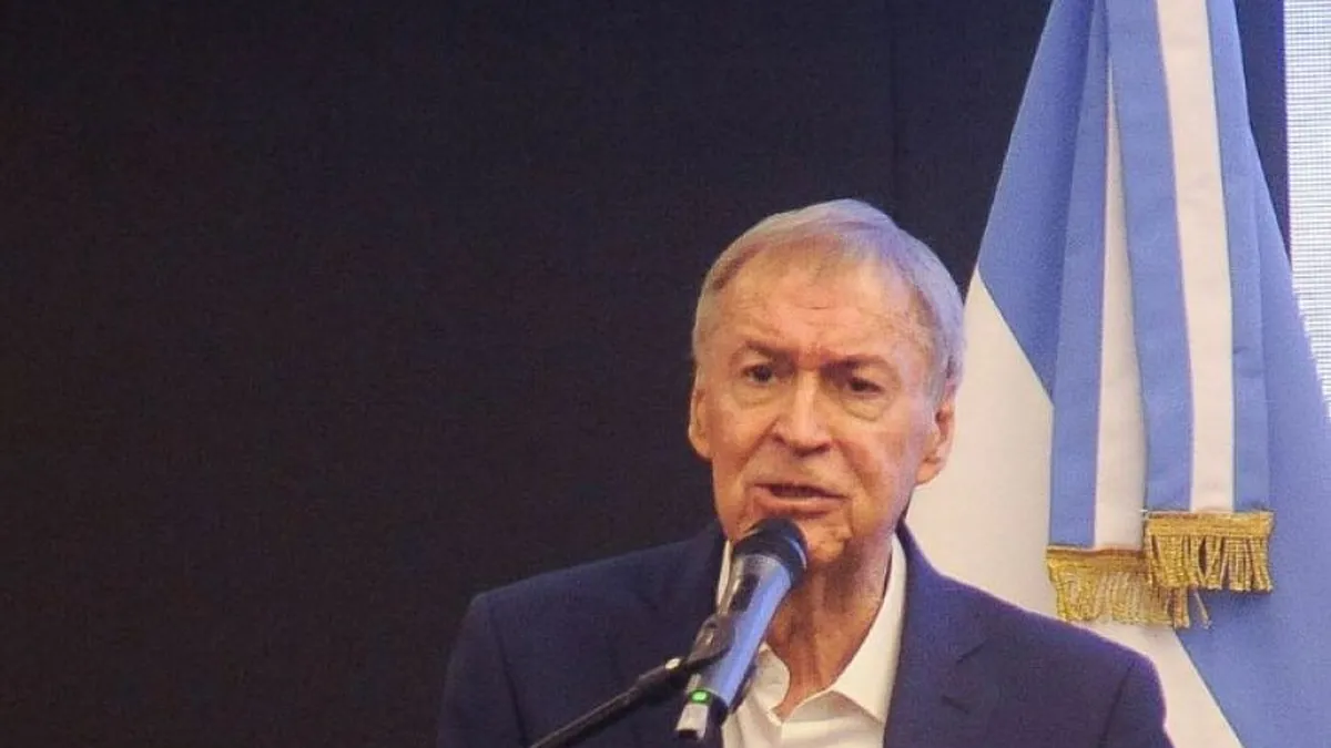 Juan Schiaretti pide la renuncia de Manuel Adorni como jefe de Gabinete