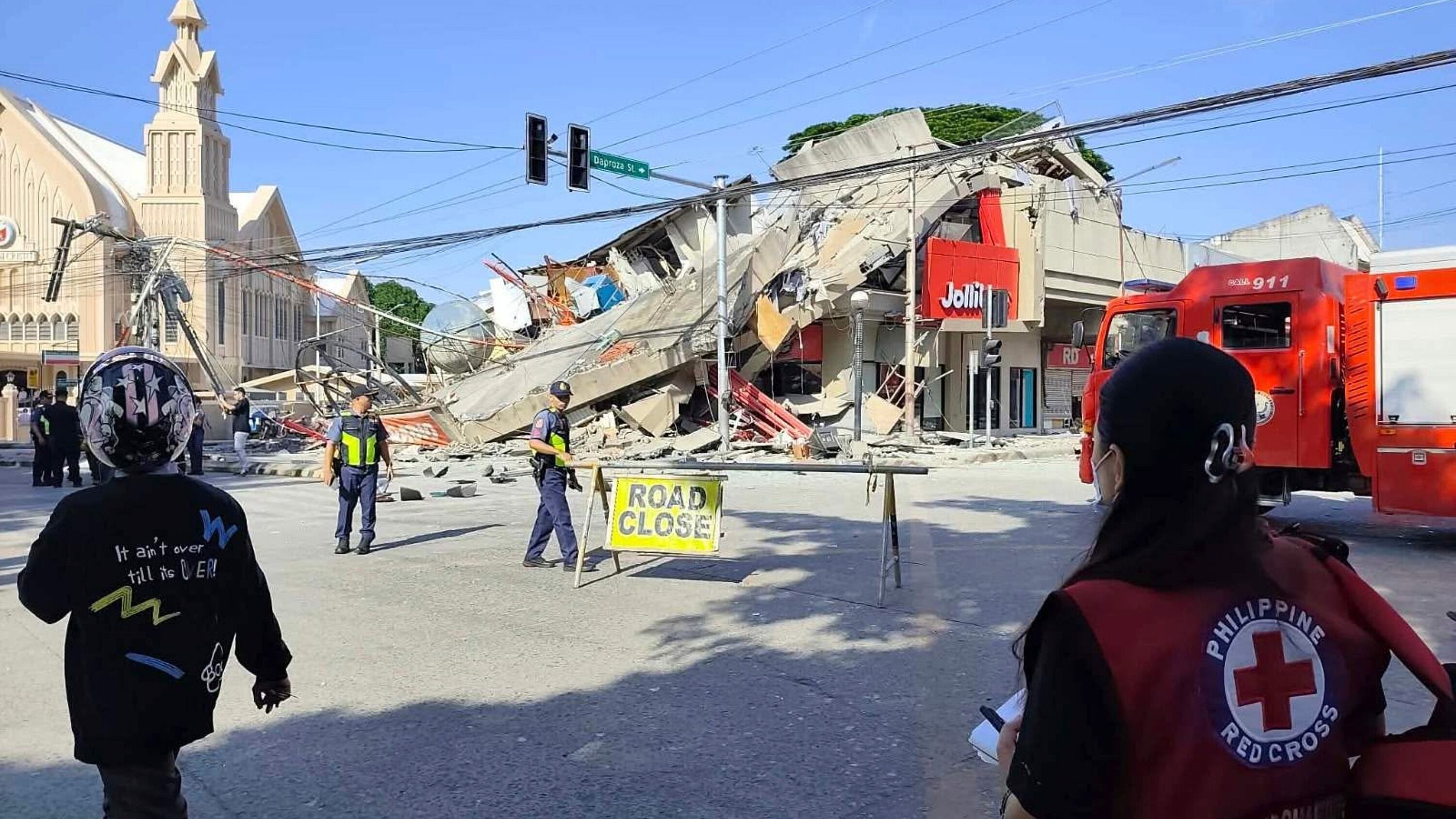 Un terremoto en Filipinas mata al menos a 15 personas y obliga a evacuar la costa de Mindanao por alerta de tsunami