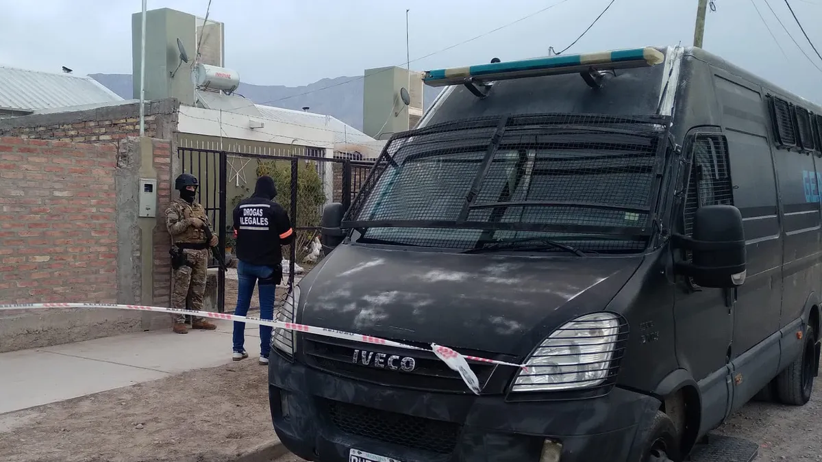 Operativo antidrogas en Pocito: allanaron varias viviendas y secuestraron estupefacientes en barrio Las Pampas