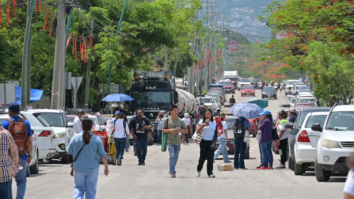 A pesar del desabasto en estaciones de gasolina en Oaxaca, CNTE mantiene sus bloqueos