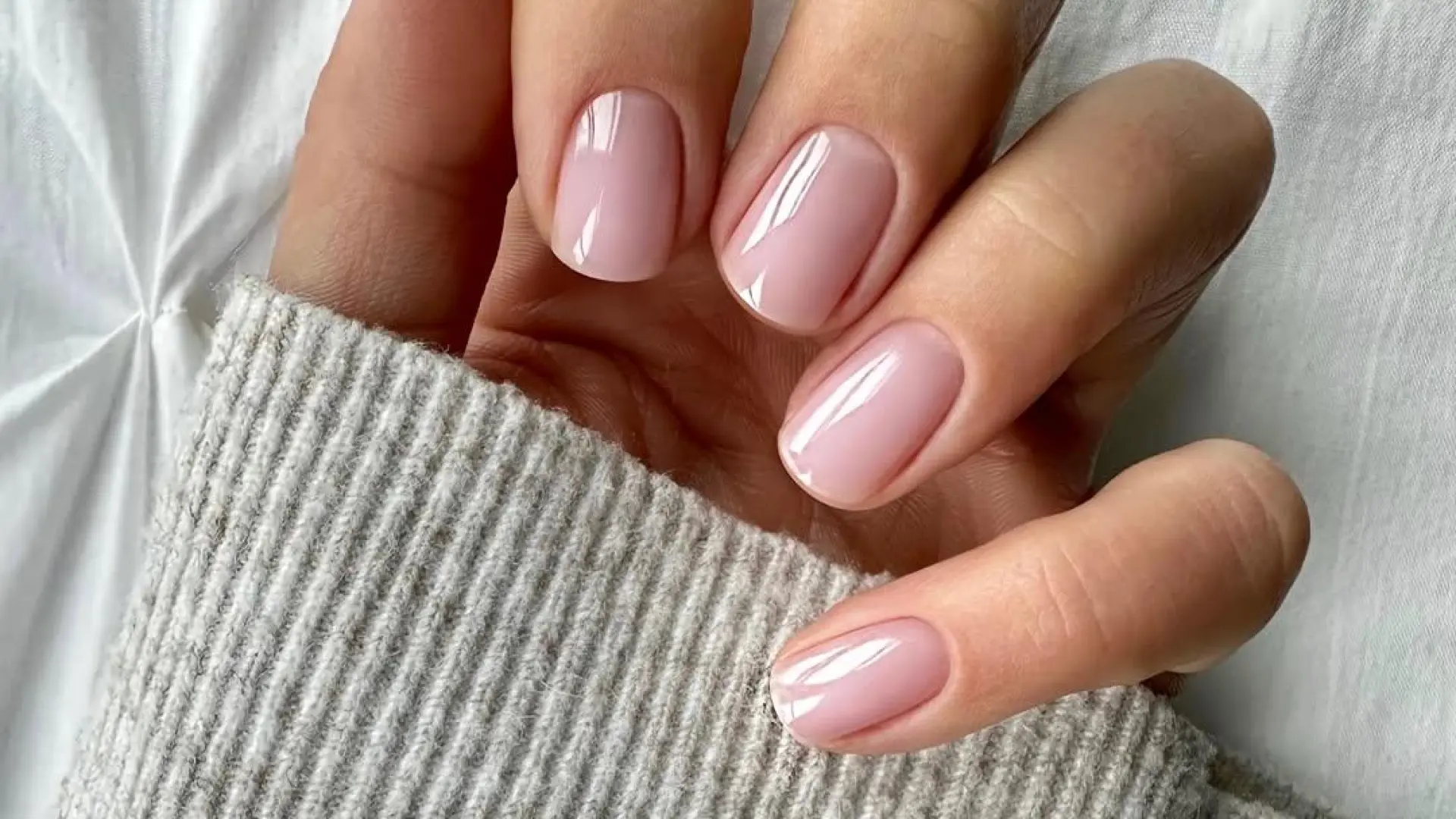 Uñas 'je ne sais quoi': la manicura de estilo parisino que triunfará esta primavera