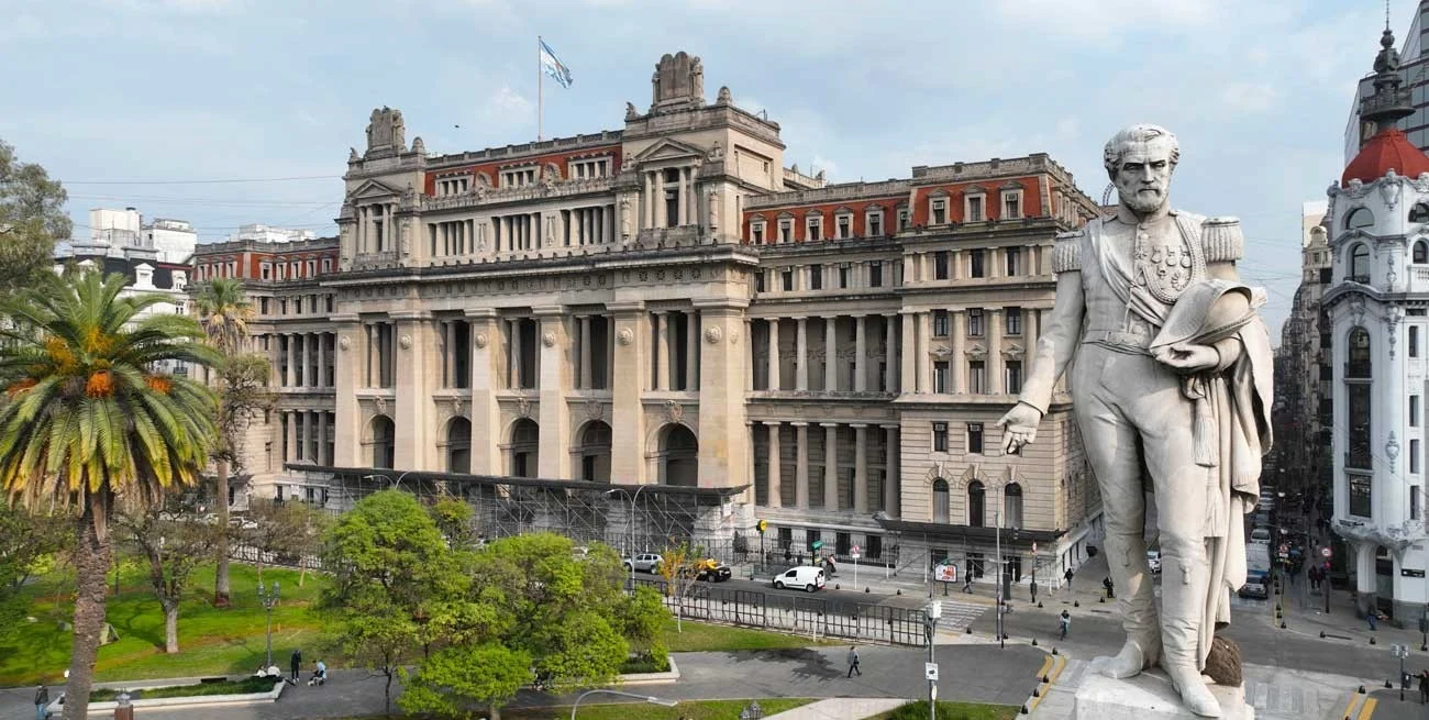 Universidad: la Corte Suprema dejó firme la cautelar sobre aumento de salarios y becas