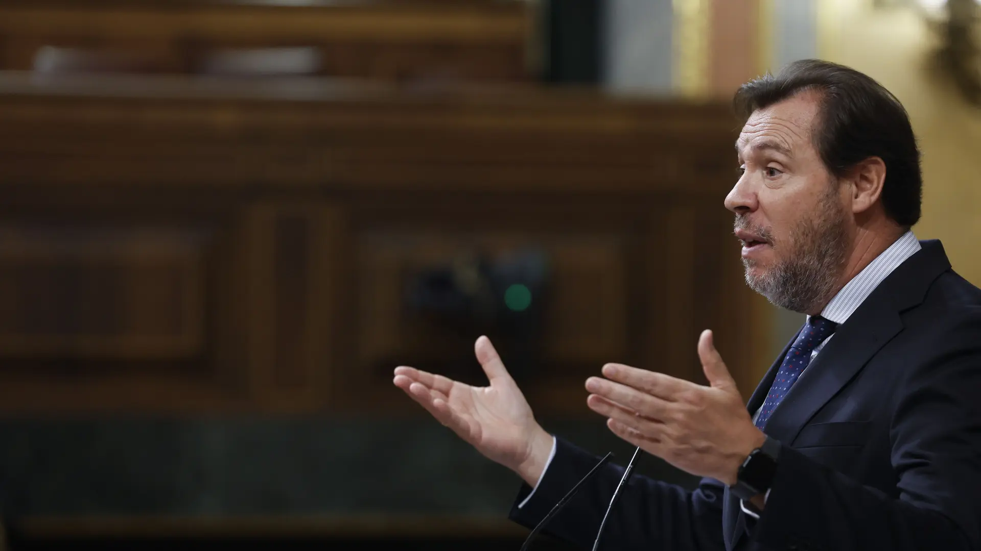 Puente cree que para la primera mitad de 2027 estarán algunos Cercanías "en pruebas" en Cantabria y Asturias