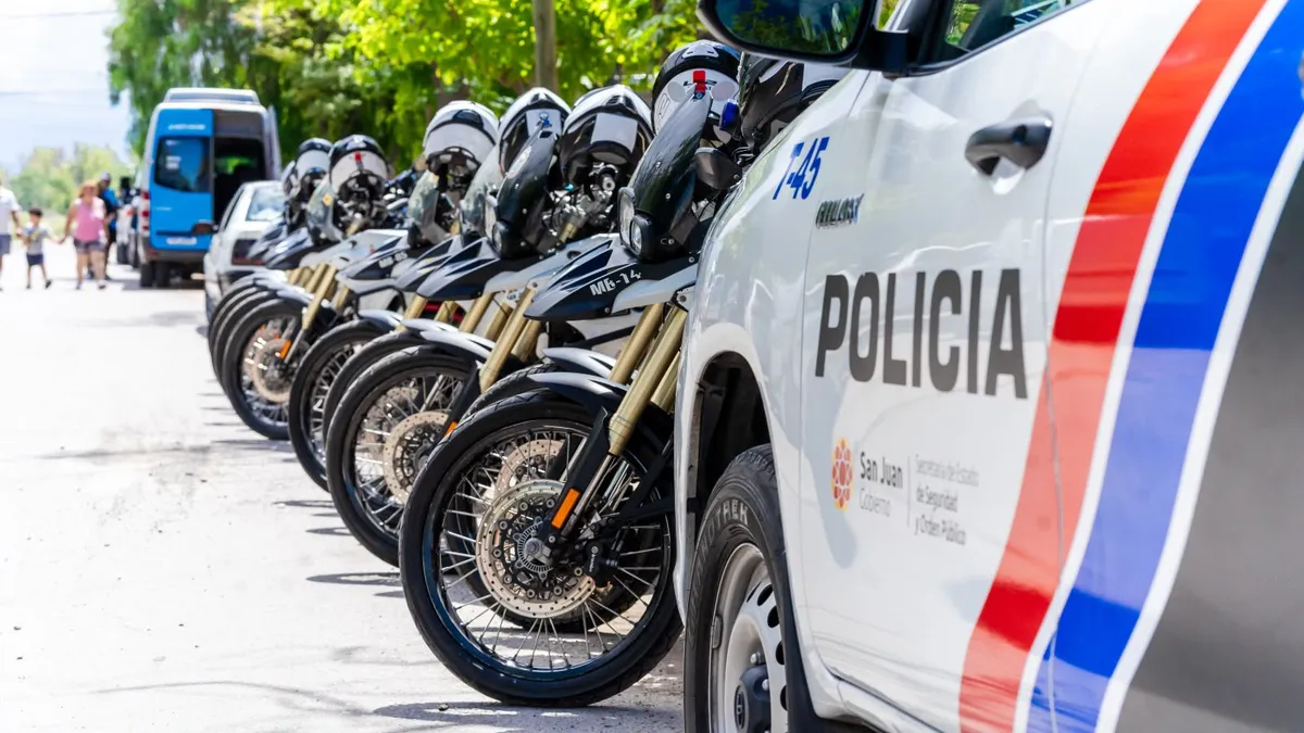 Milagro en La Bebida: policías salvaron a un bebé con dificultades para respirar y lo trasladaron al Hospital