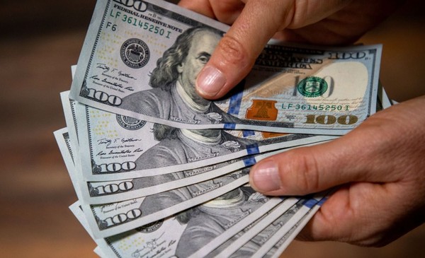 El dólar se enfila a cerrar junio con la mayor suba en casi un año: a cuánto cerró este lunes