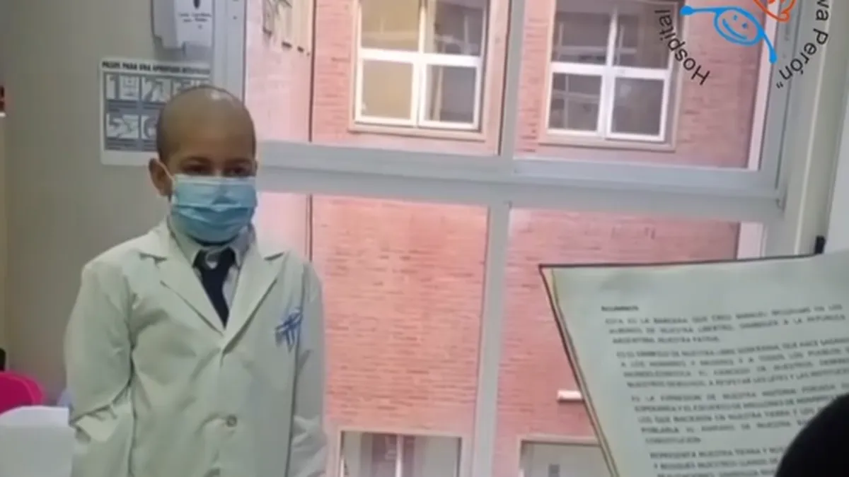 Abraham realizó la Promesa a la Bandera en el Hospital de Niños