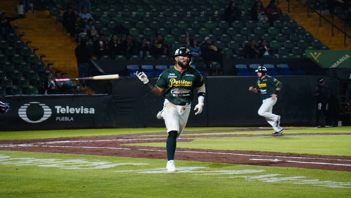 Pericos de Puebla gana a Saltillo; debut triunfal de Bourassa