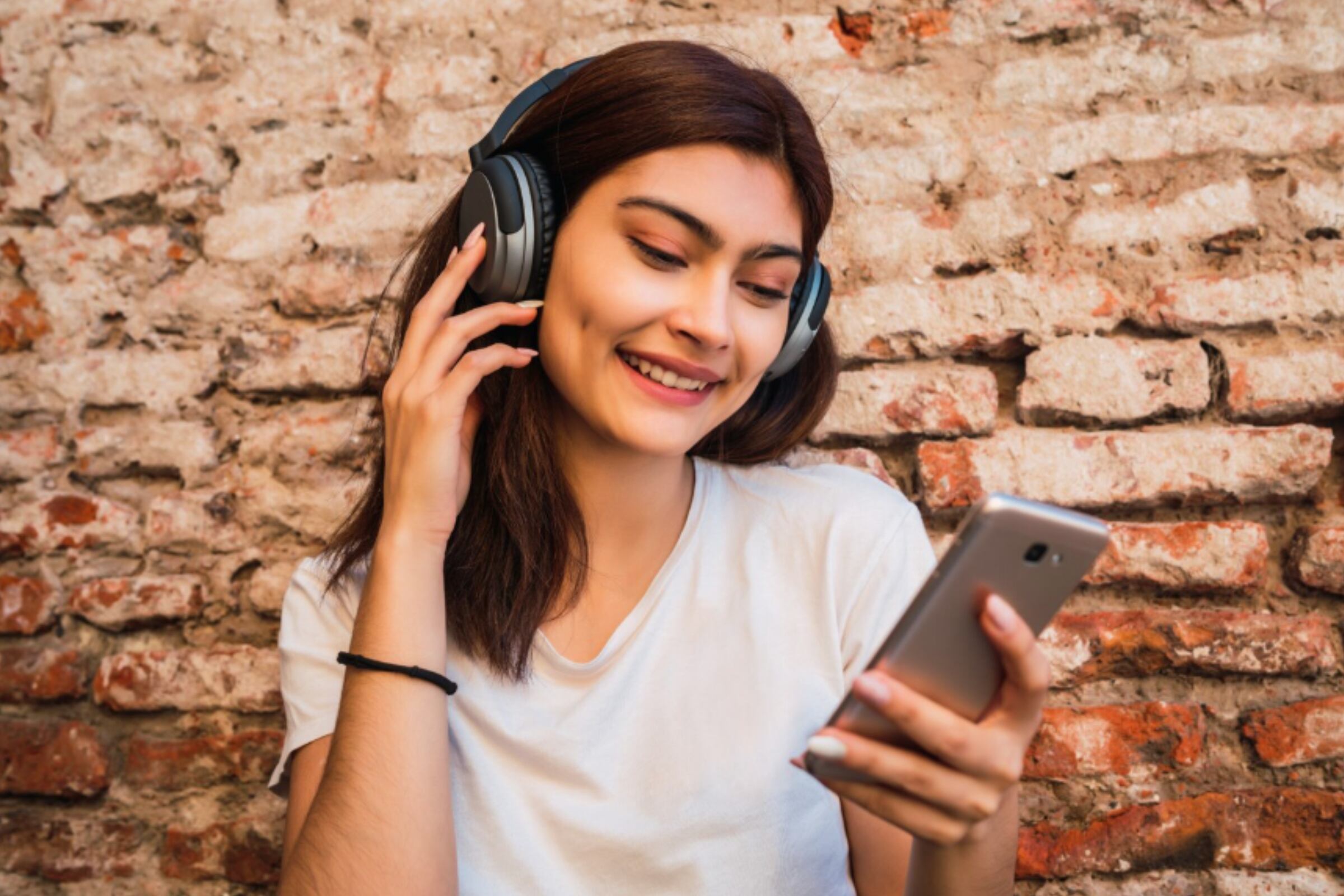 La psicología dice que las personas que escuchan las mismas canciones todos los días no son aburridas, sino que buscan un equilibrio emocional