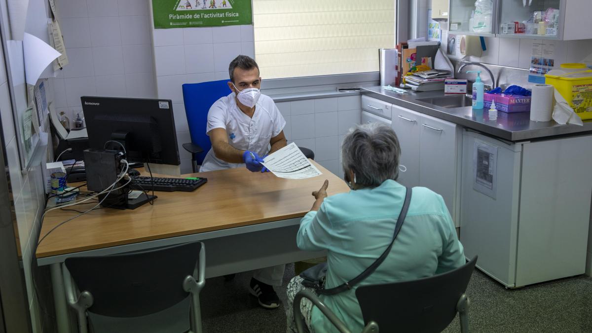 Los inmigrantes consumen menos recursos sanitarios que los españoles porque están más sanos